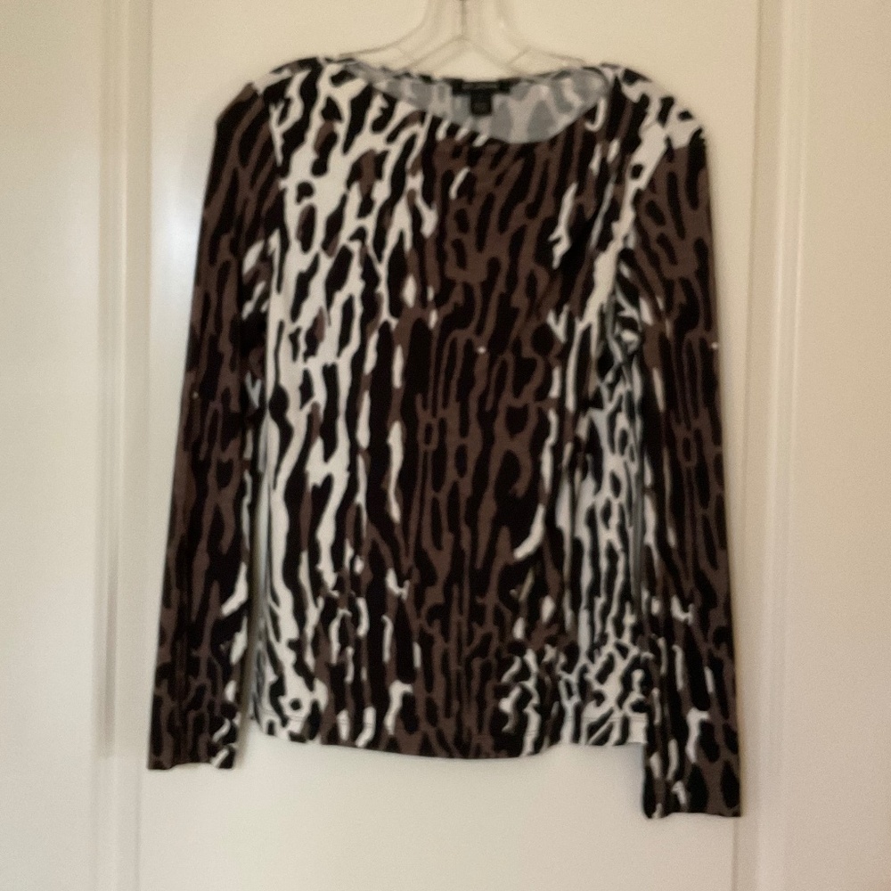 St. John Animal Print fitted top size P.